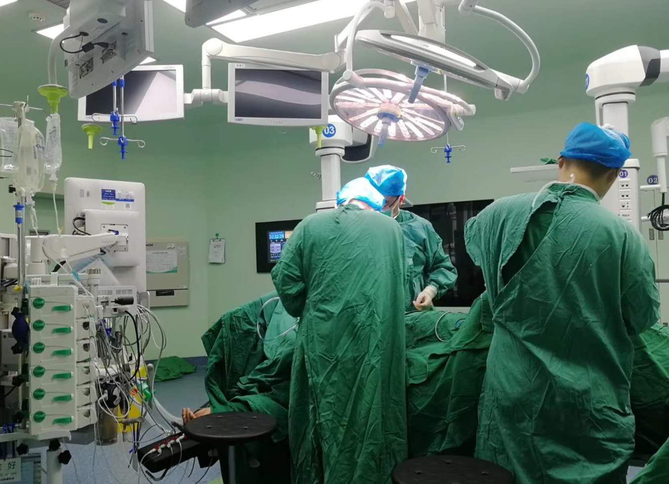 兰州大学第二医院胸外科完成省内首例儿童全胸腔镜下肺叶切除术_兰州大学新闻网