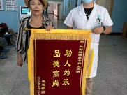 【雷锋在身边】六旬老人摔倒骨折他毫不犹豫伸出援手