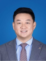 王震