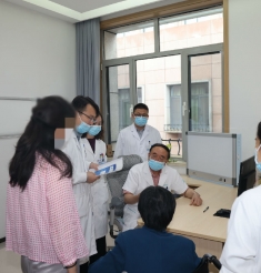假期“不打烊”的院士门诊
