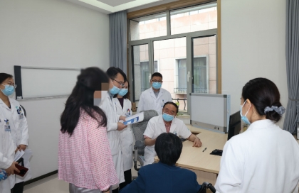假期“不打烊”的院士门诊