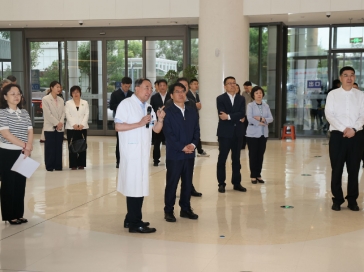 山东省委常委、统战部部长邓云锋到山东省质子中心调研