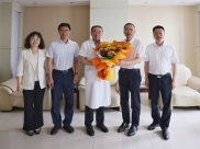 山东省科协党组书记、副主席马金栋看望慰问于金明院士